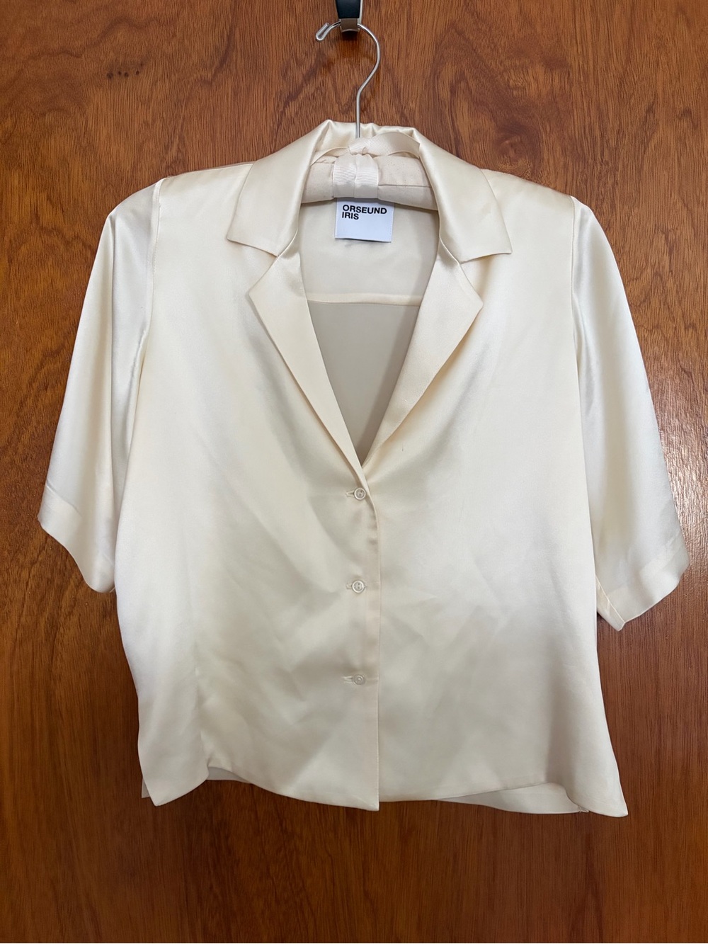 Orseund Iris Cream Short Sleeve Cropped Silk-Satin Button-Front Shirt
